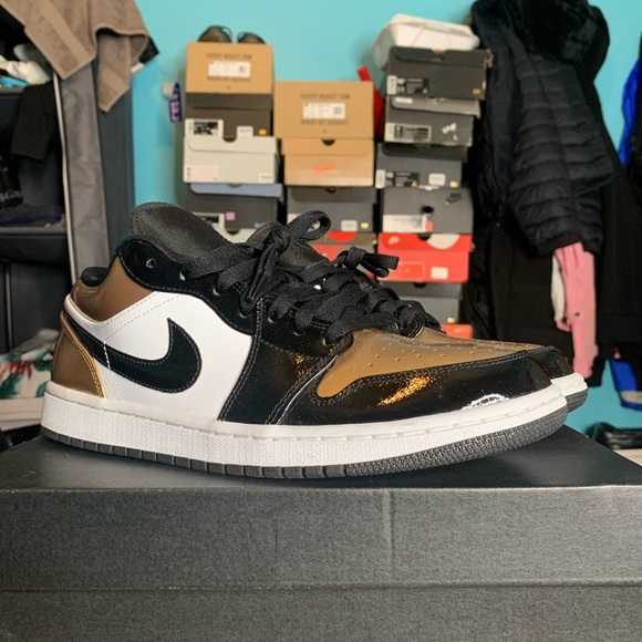 Jordan 1 Low "Gold Toe" - Picture 3 of 4